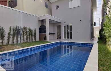 Imagem: A casa possui 3 Dormitórios, 2 Banheiros, 2 Vagas na garagem