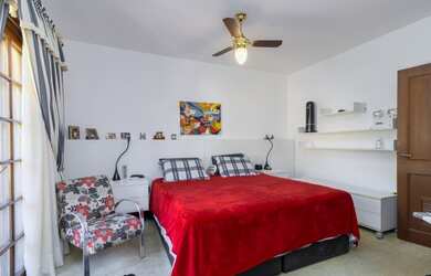 Imagem: A casa em condomínio possui 3 Dormitórios, 4 Banheiros, 3