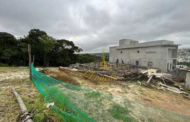 Imagem: O terreno possui 429m² de Área e está localizado em Parque