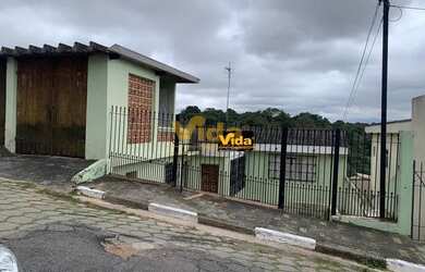 Imagem: A casa possui 2 Dormitórios, 2 Banheiros, 2 Vagas na garagem