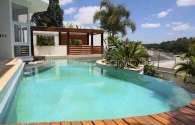 Imagem: A casa em condomínio possui 4 Dormitórios, 5 Banheiros, 5