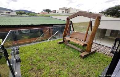 Imagem 2: A casa fica no Condomínio Vale dos Lagos, imerso na natureza, com vista...