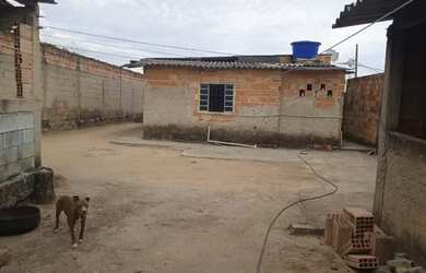 Imagem: A casa possui 2 Dormitórios, 1 Banheiro, 5 Vagas na garagem