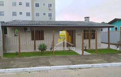 Imagem: A casa possui 3 Dormitórios, 2 Banheiros, 3 Vagas na garagem