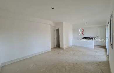 Imagem: O apartamento possui 4 Dormitórios, 2 Banheiros, 2 Vagas na