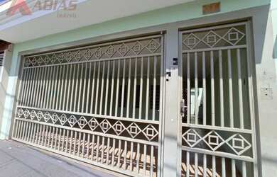 Imagem: A casa possui 2 Dormitórios, 2 Banheiros, 2 Vagas na garagem