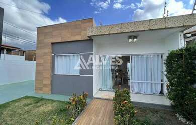 Imagem: A casa possui 2 Dormitórios, 2 Banheiros, 4 Vagas na garagem