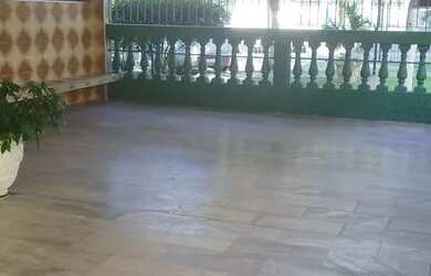 Imagem: O apartamento possui 3 Dormitórios, 1 Banheiro, 2 Vagas na