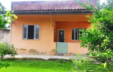 Imagem: A casa possui 2 Dormitórios, 2 Banheiros e 5 Vagas na garagem