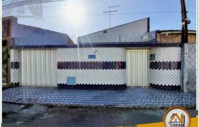 Imagem: A casa possui 3 Dormitórios, 1 Banheiro, 1 Vaga na garagem