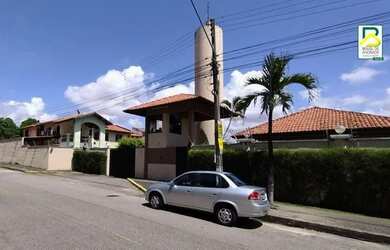 Imagem: A casa possui 3 Dormitórios, 5 Banheiros, 4 Vagas na garagem