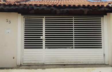 Imagem: A casa para alugar possui 2 Dormitórios, 2 Banheiros, 2 Vagas