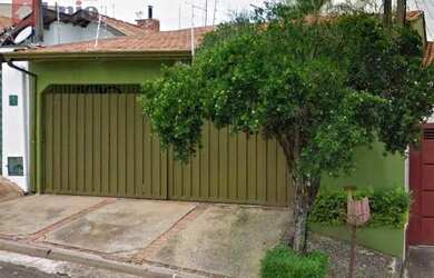 Imagem: A casa possui 2 Dormitórios, 2 Banheiros, 2 Vagas na garagem