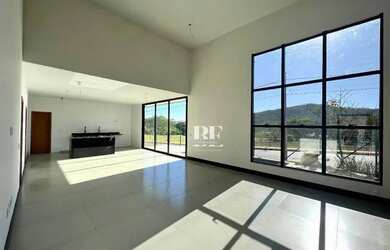 Imagem: A casa em condomínio possui 3 Dormitórios, 4 Banheiros, 4