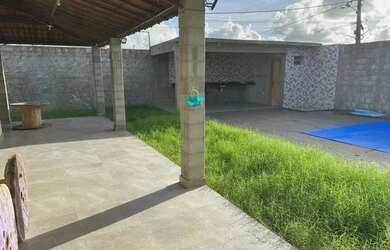 Imagem: A casa possui 3 Dormitórios, 2 Banheiros, 5 Vagas na garagem