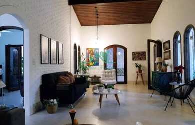 Imagem: A casa possui 5 Dormitórios, 5 Banheiros, 3 Vagas na garagem