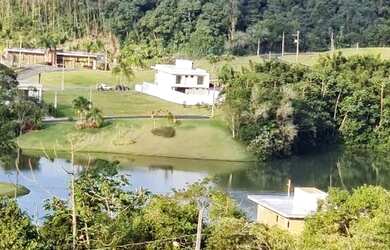 Imagem: O terreno possui 600m² de Área e está localizado em Núcleo