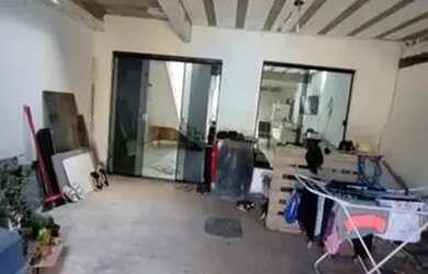 Imagem: A casa possui 3 Dormitórios, 1 Banheiro, 1 Vaga na garagem