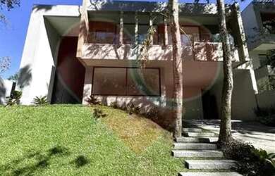 Imagem: A casa em condomínio possui 5 Dormitórios, 5 Banheiros, 3