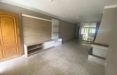 Imagem: A casa em condomínio possui 3 Dormitórios, 3 Banheiros, 2