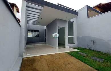 Imagem: A casa possui 3 Dormitórios, 2 Banheiros, 3 Vagas na garagem