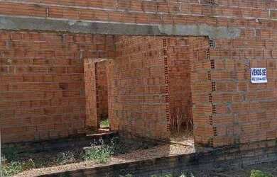 Imagem: A casa possui 2 Dormitórios, 1 Banheiro e está localizado