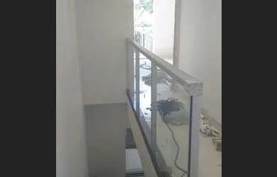 Imagem: A casa possui 3 Dormitórios, 3 Banheiros, 3 Vagas na garagem