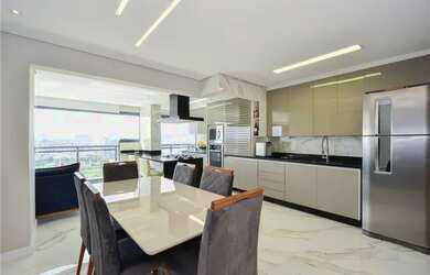 Imagem: O apartamento possui 3 Dormitórios, 2 Banheiros, 2 Vagas na