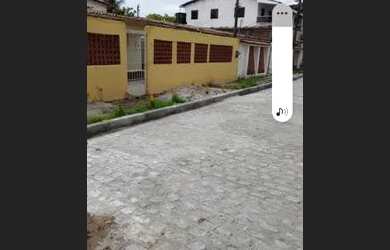 Imagem: A casa possui 3 Dormitórios, 2 Banheiros, 3 Vagas na garagem