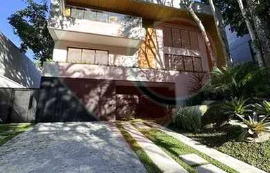 Imagem: A casa em condomínio possui 4 Dormitórios, 5 Banheiros, 3