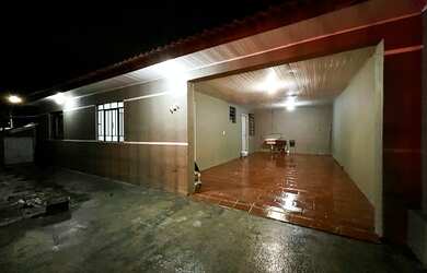 Imagem: A casa possui 2 Dormitórios, 1 Banheiro, 3 Vagas na garagem