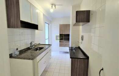 Imagem: O apartamento possui 3 Dormitórios, 1 Banheiro, 1 Vaga na garagem