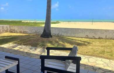 Imagem: A casa possui 3 Dormitórios, Acomodam 7 pessoas, 3 Vagas na