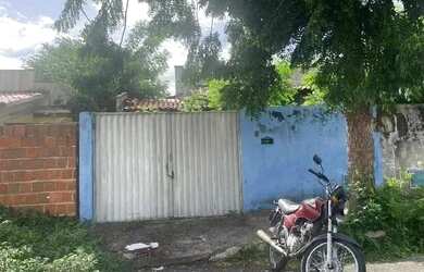 Imagem: A casa possui 2 Dormitórios, 1 Banheiro, 141m² de Área e