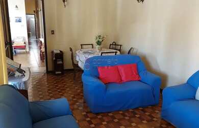 Imagem: A casa possui 3 Dormitórios, 2 Banheiros, 3 Vagas na garagem