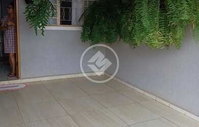 Imagem: A casa à venda possui 3 Dormitórios, 1 Banheiro, 3 Vagas na