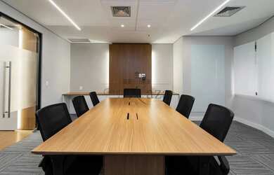 Imagem: O depósito possui 5 Vagas na garagem, 340m² de Área e está