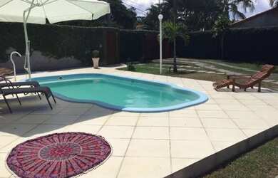 Imagem: A casa possui 3 Dormitórios, 4 Banheiros, 5 Vagas na garagem