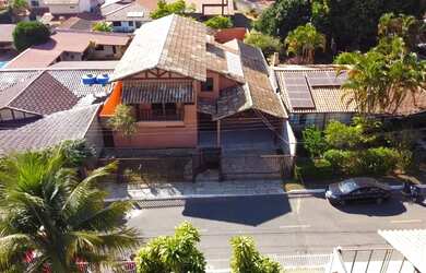 Imagem: A casa em condomínio possui 5 Dormitórios, 5 Banheiros, 4