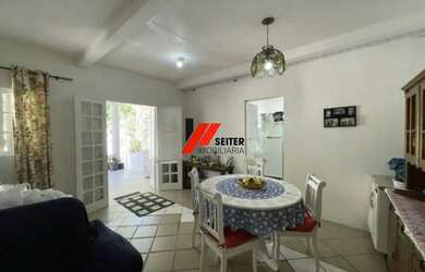 Imagem: A casa possui 2 Dormitórios, 2 Banheiros, 3 Vagas na garagem