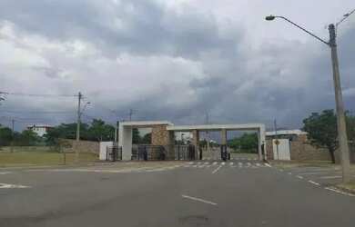 Imagem: A casa possui 4 Dormitórios, 1 Banheiro, 300m² de Área e