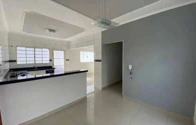 Imagem: A casa possui 2 Dormitórios e está localizado em Grande Rio