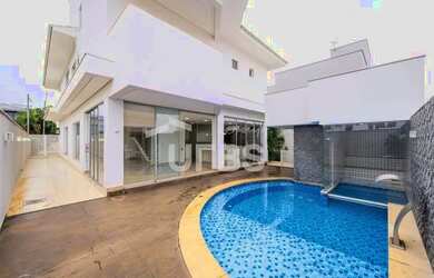 Imagem: A casa em condomínio possui 5 Dormitórios, 5 Banheiros, 4