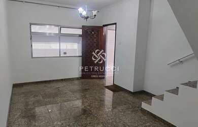 Imagem: A casa possui 2 Dormitórios, 2 Banheiros, 2 Vagas na garagem