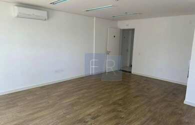 Imagem: O depósito possui 1 Vaga na garagem, 36m² de Área e está