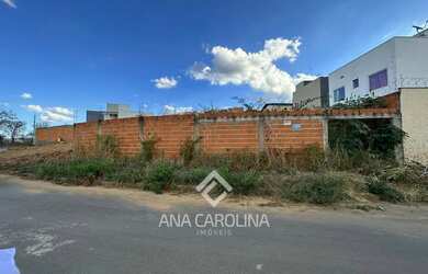 Imagem: A casa possui 378m² de Área e está localizado em Jardim