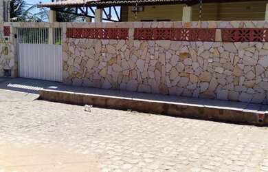 Imagem: A casa possui 2 Dormitórios, 2 Banheiros, 5 Vagas na garagem