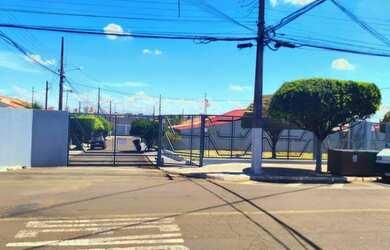 Imagem: A casa em condomínio possui 2 Dormitórios, 2 Banheiros, 3