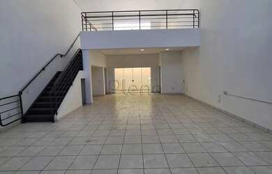 Imagem: O depósito possui 3 Vagas na garagem e 140m² de Área e está