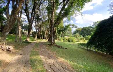 Imagem: O terreno possui 4.500m² de Área e está localizado em Sítios